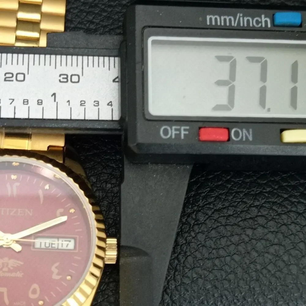 Vintage 1983 Citizen Automatic Mens Gold Watch W/daydate & Red accents